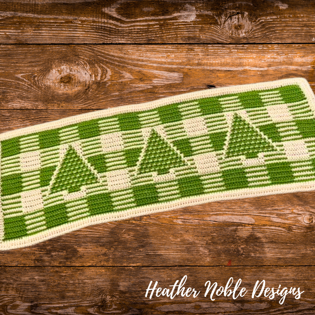 Christmas Tree Table Runner – Mosaic Crochet Pattern (PDF Pattern)