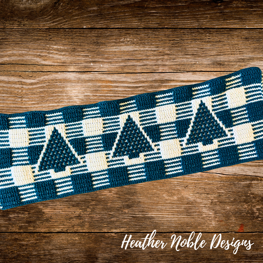 Christmas Tree Table Runner – Mosaic Crochet Pattern (PDF Pattern)