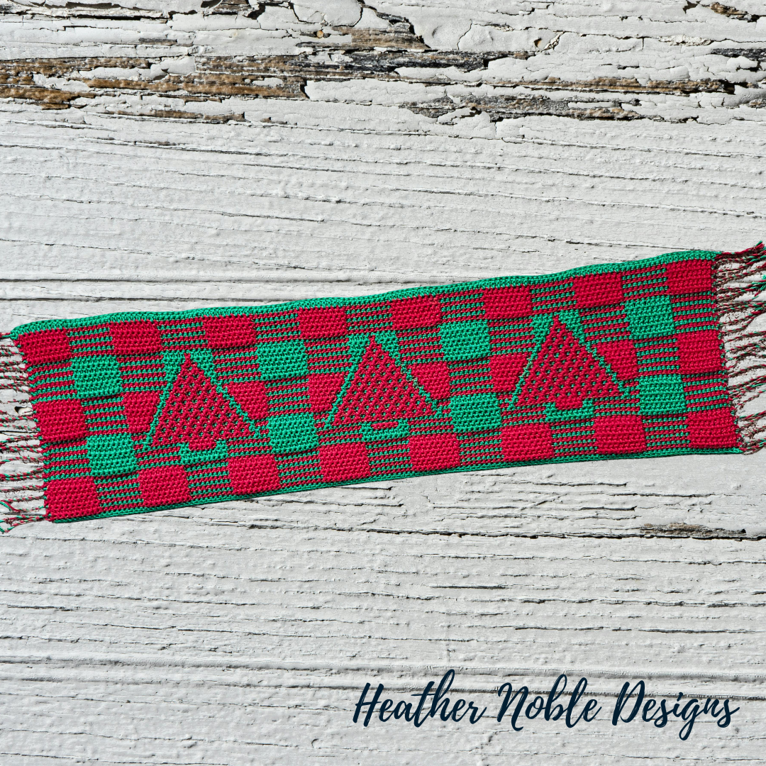 Christmas Tree Table Runner – Mosaic Crochet Pattern (PDF Pattern)
