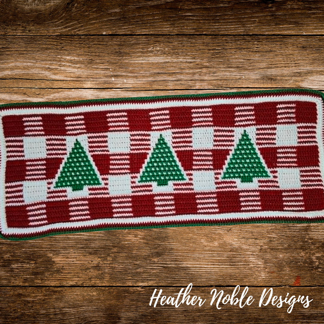 Christmas Tree Table Runner – Mosaic Crochet Pattern (PDF Pattern)
